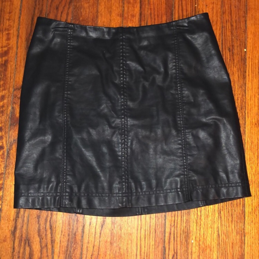 Faux leather mini skirt